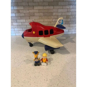 Toyrus geoffery jet with figurines. FB